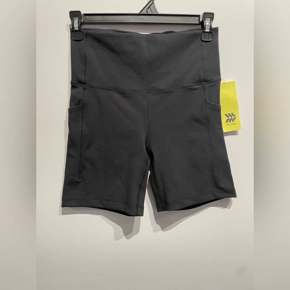All in Motion Women's 6" Dynamic Flex High Rise Pocketed Bike Shorts Black M